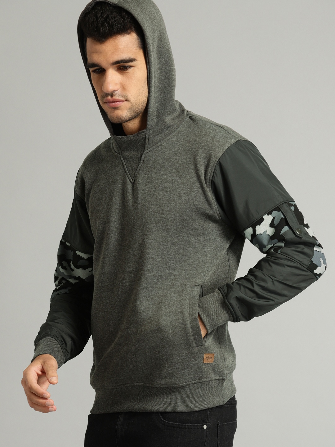 

Roadster Men Grey Solid Hooded Sweatshirt