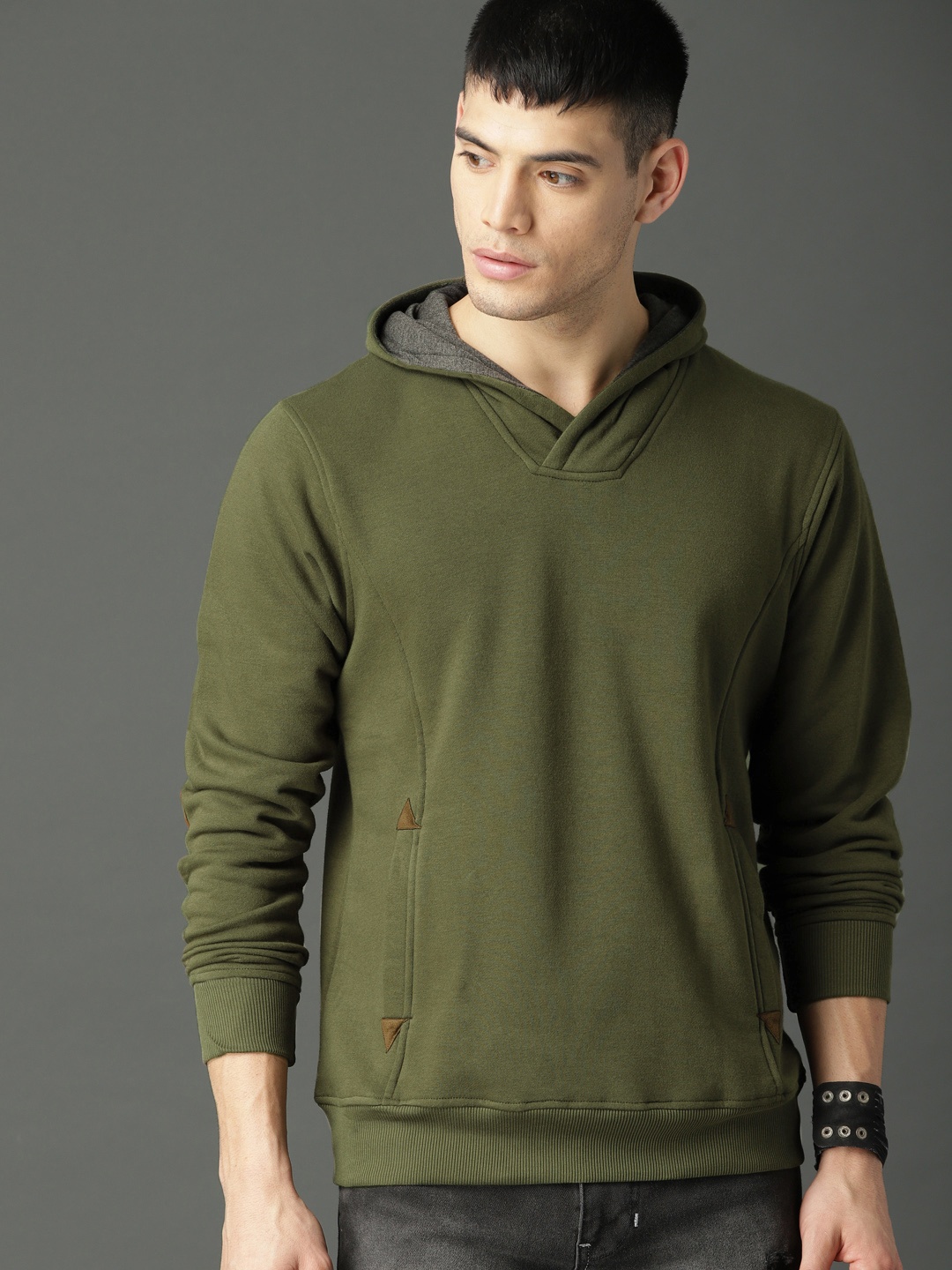 

Roadster Men Olive Green Solid Hooded Sweatshirt