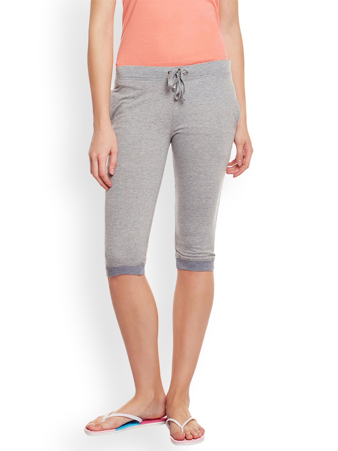 

VIMAL JONNEY Women Grey Melange Solid Slim Fit Capris