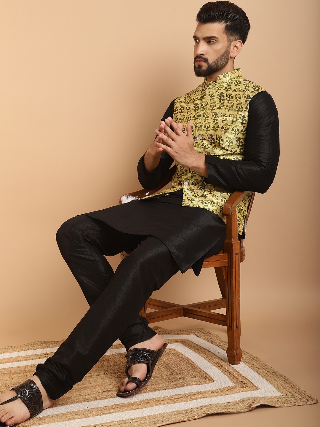 

SOJANYA Men Black & Lime Green Self Design Kurta with Churidar & Nehru Jacket