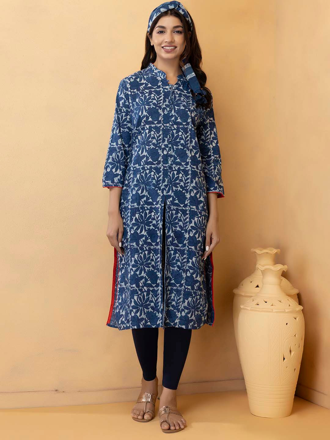 

Geroo Jaipur Women Blue Printed Straight Kurta