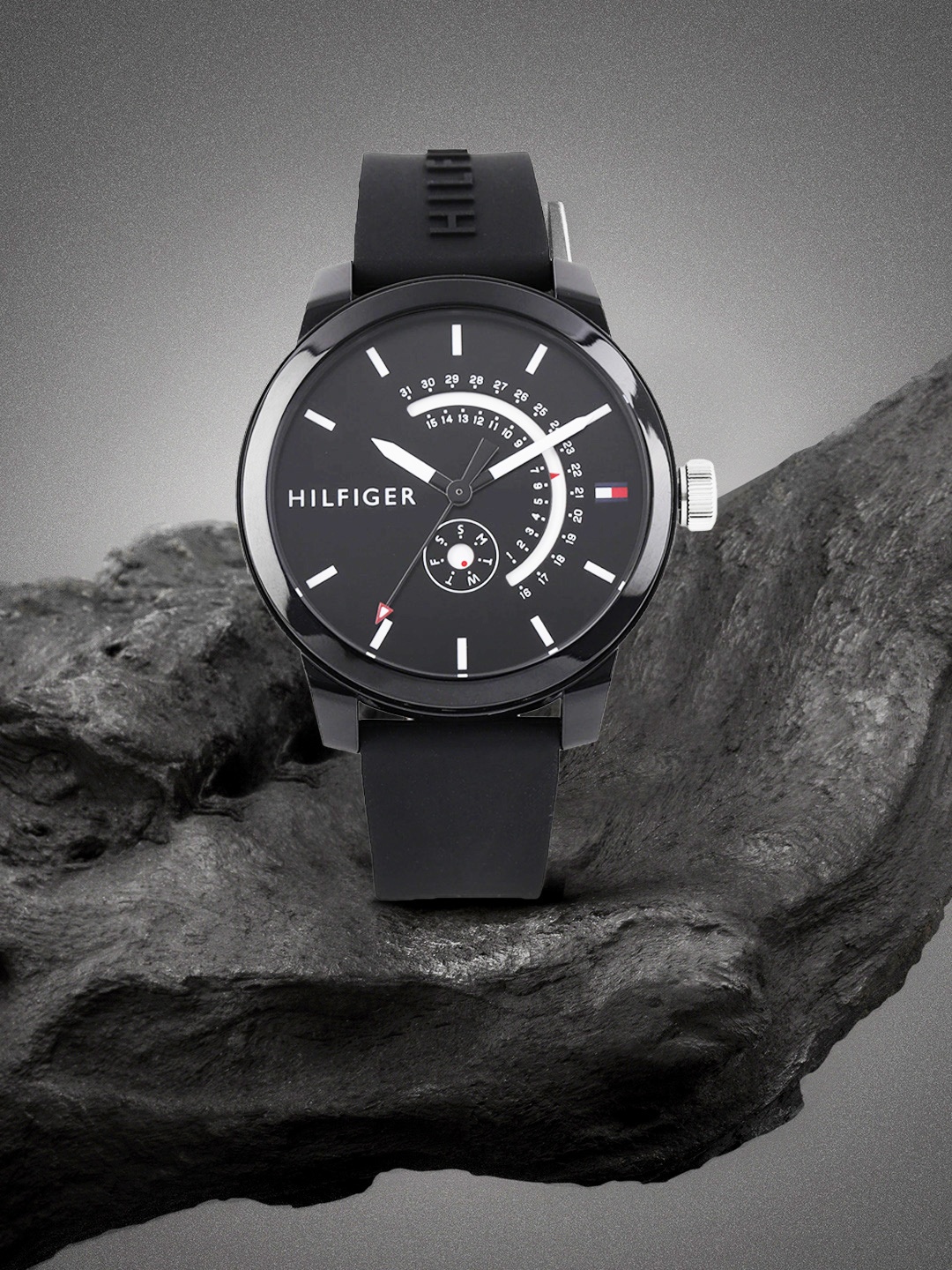 

Tommy Hilfiger Men Black Analogue Watch TH1791483