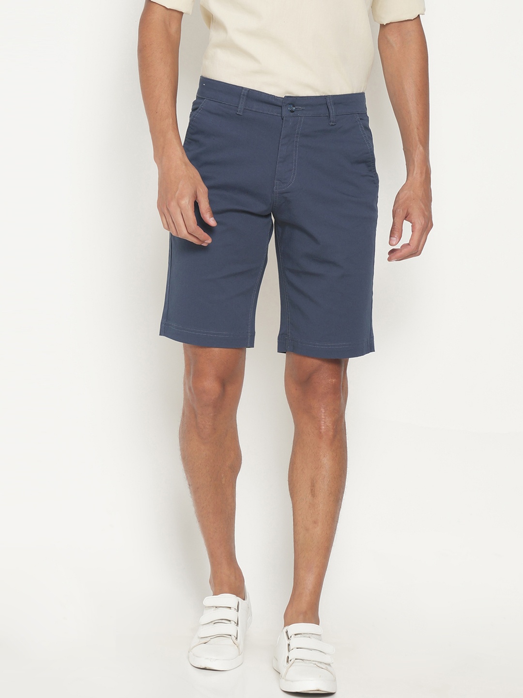 

IVOC Men Blue Solid Slim Fit Chino Shorts