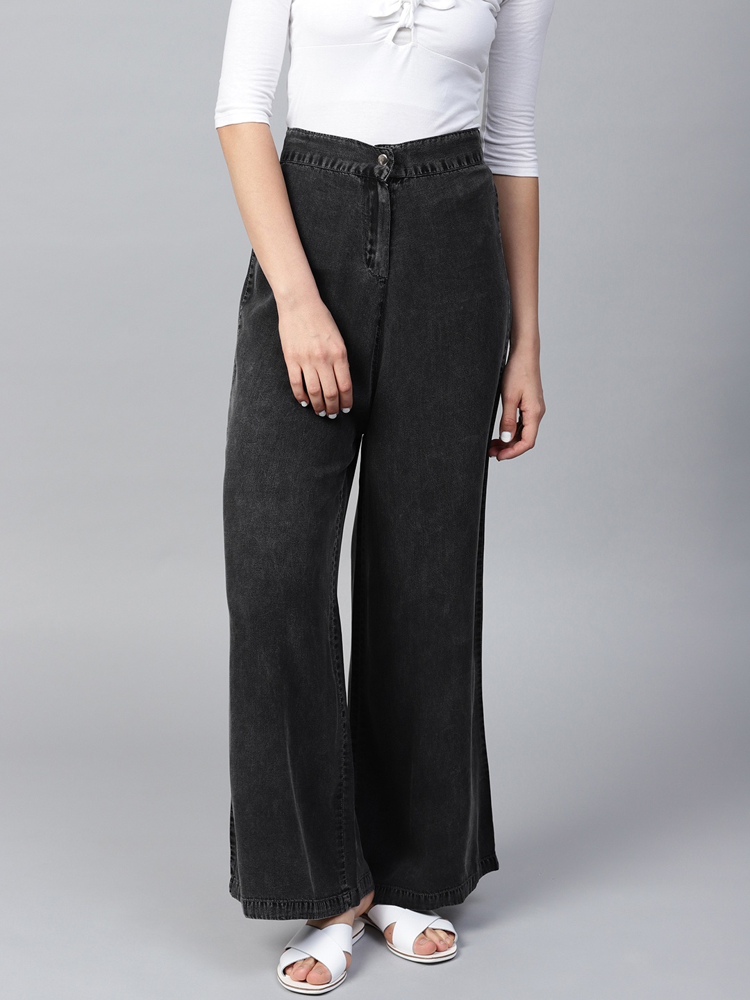 

SASSAFRAS Women Charcoal Grey Solid Denim Parallel Trousers