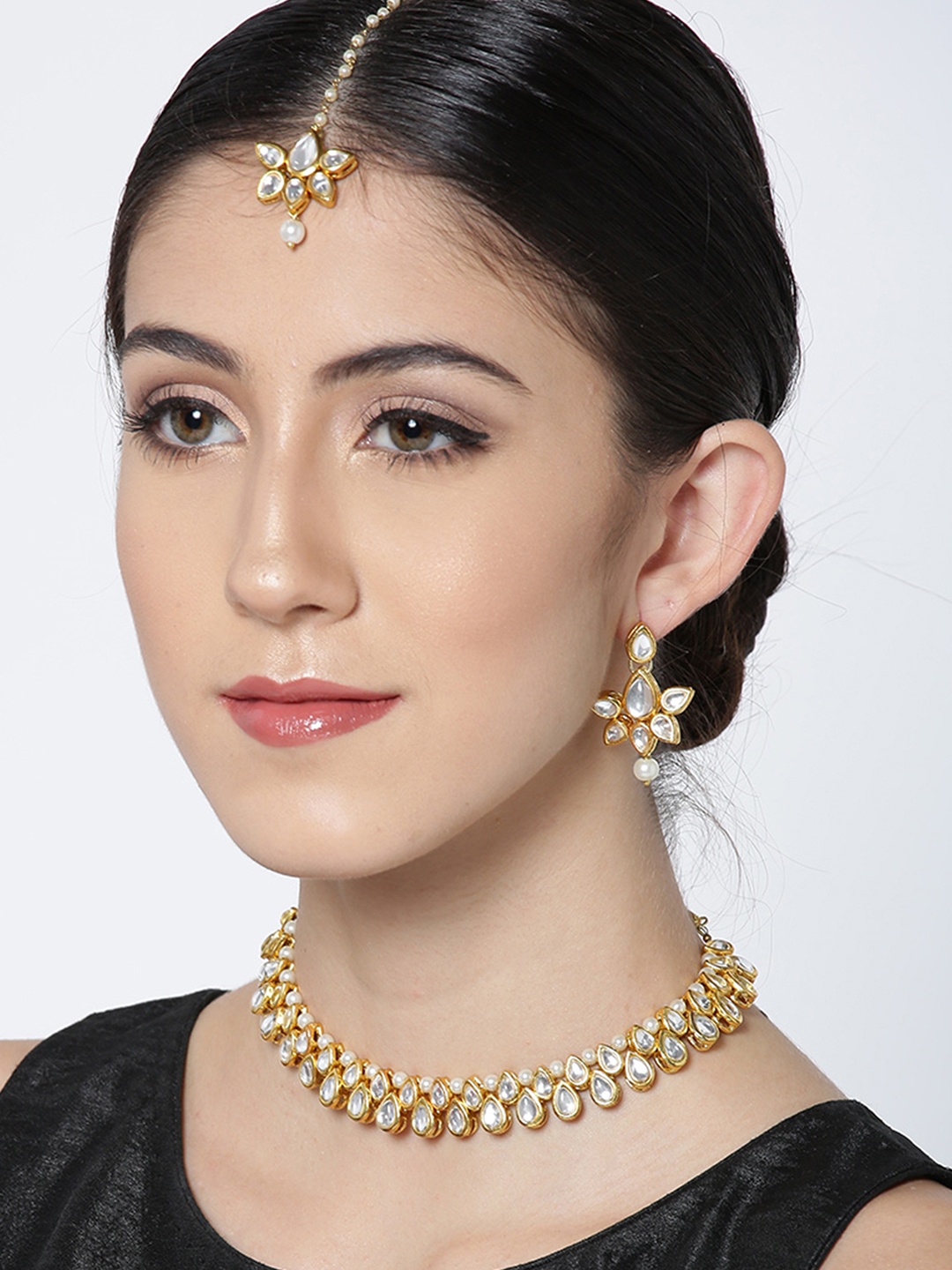 

KARATCART Gold-Plated Kundan-Studded Handcrafted Jewellery Set