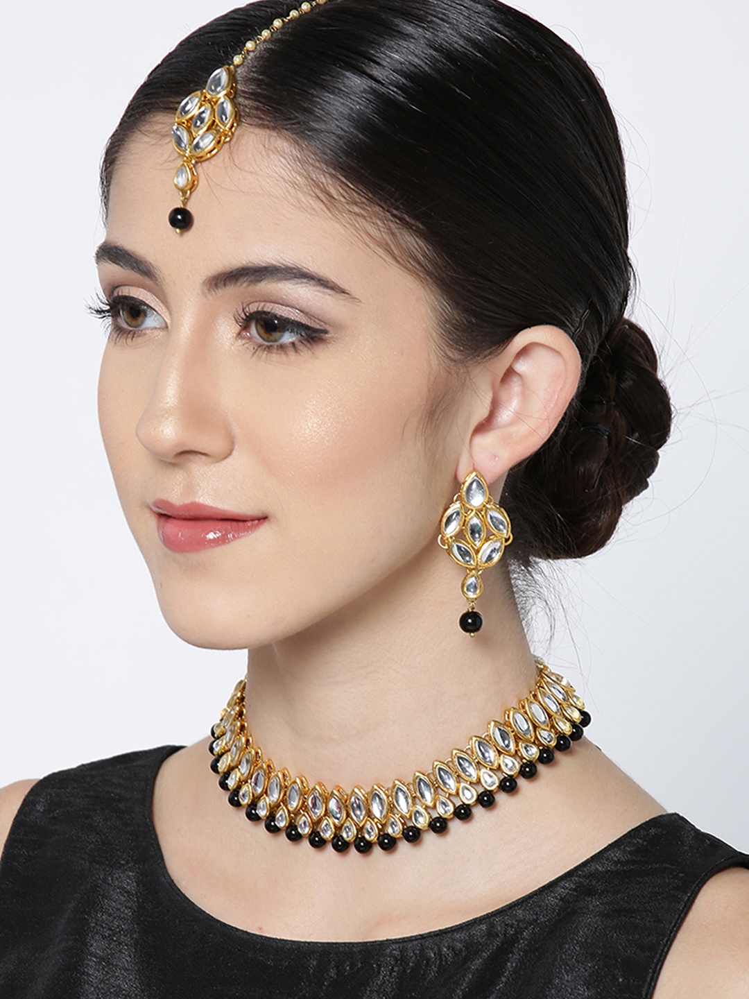 

KARATCART Black Gold-Plated Kundan-Studded Handcrafted Jewellery Set