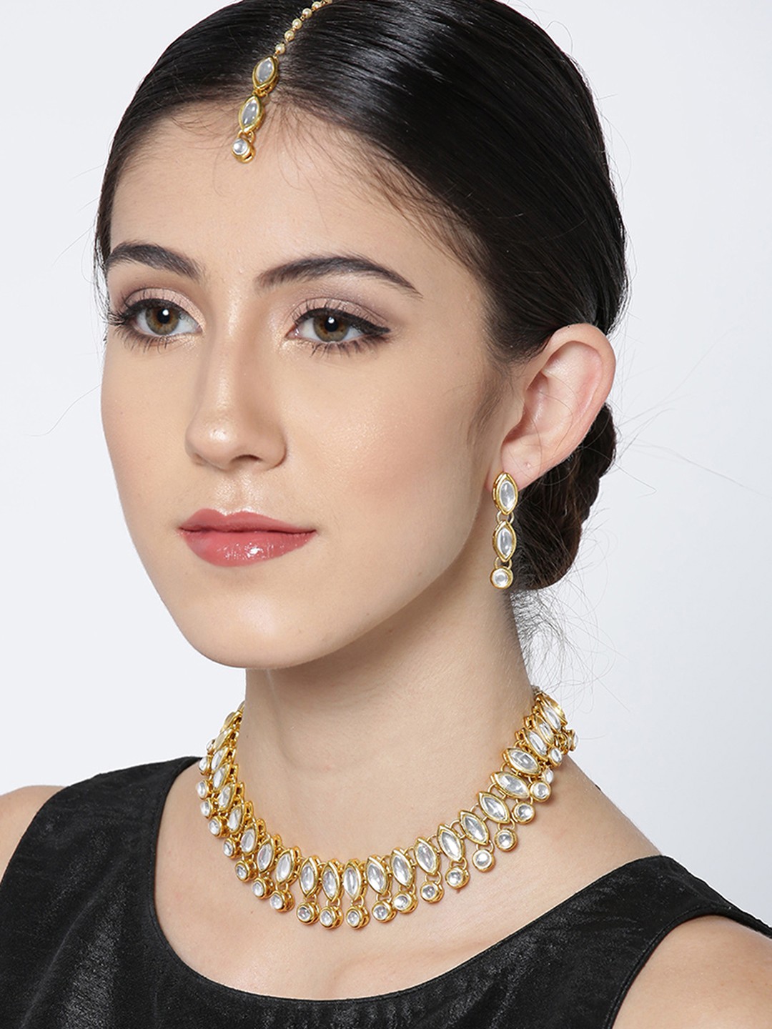 

KARATCART Gold-Plated Kundan-Studded Handcrafted Jewellery Set