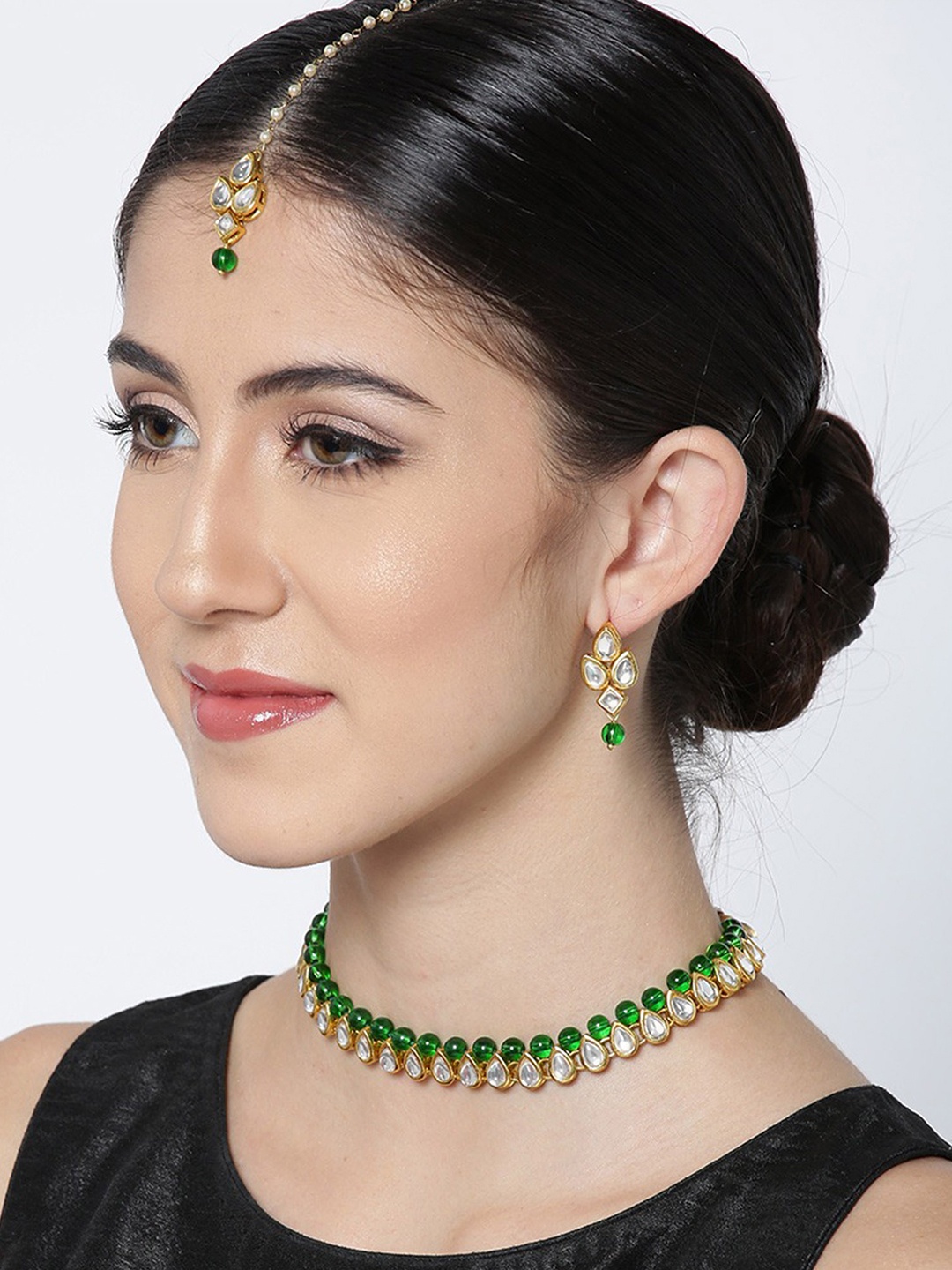 

KARATCART Green Gold-Plated Kundan-Studded Handcrafted Jewellery Set