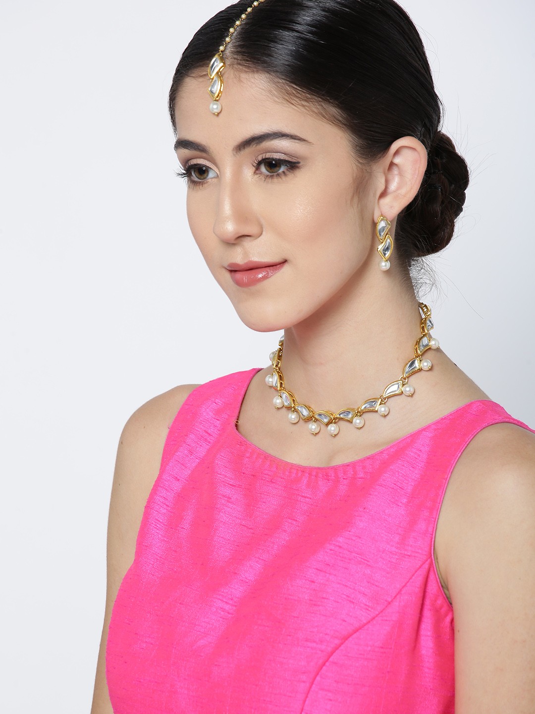 

KARATCART Off-White Gold-Plated Kundan-Studded Handcrafted Jewellery Set