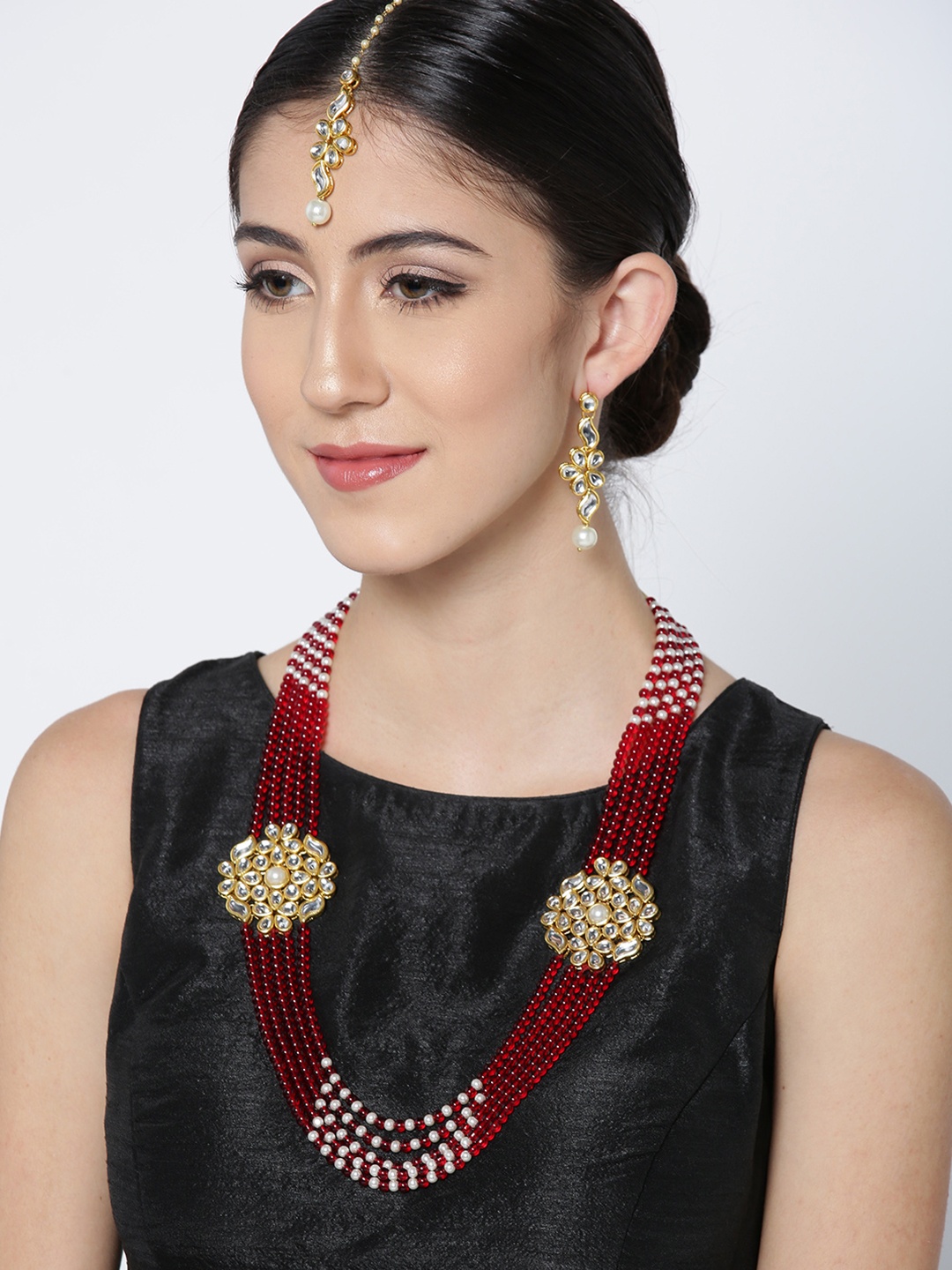 

KARATCART Red Gold-Plated Kundan-Studded & Beaded Handcrafted Jewellery Set