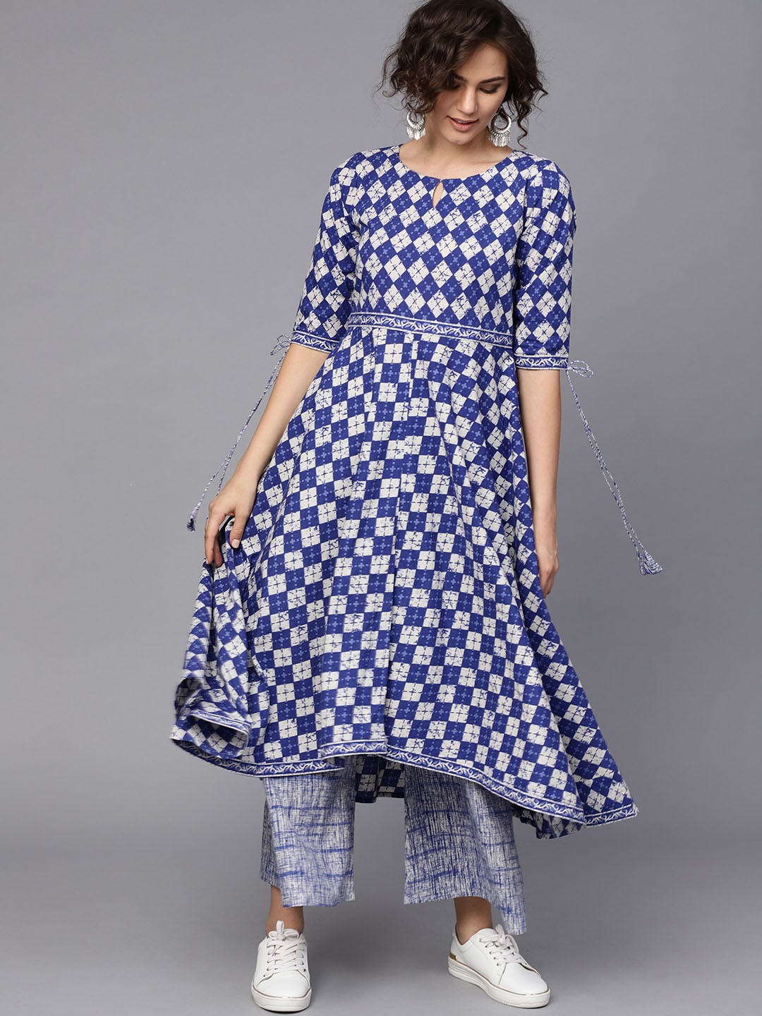 

GERUA Women Blue & White Printed Kurta with Palazzos