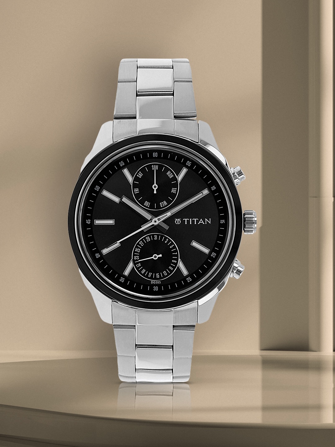 

Titan Men Black & Silver-Toned Analogue Watch NK1733KM01