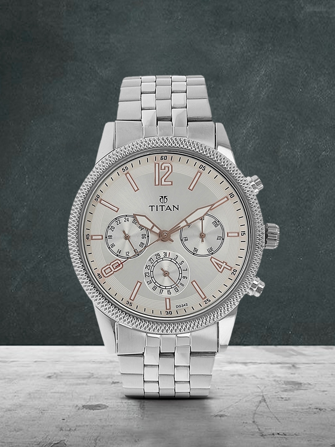 

Titan Men Silver-Toned Analogue Watch NK1734SM01