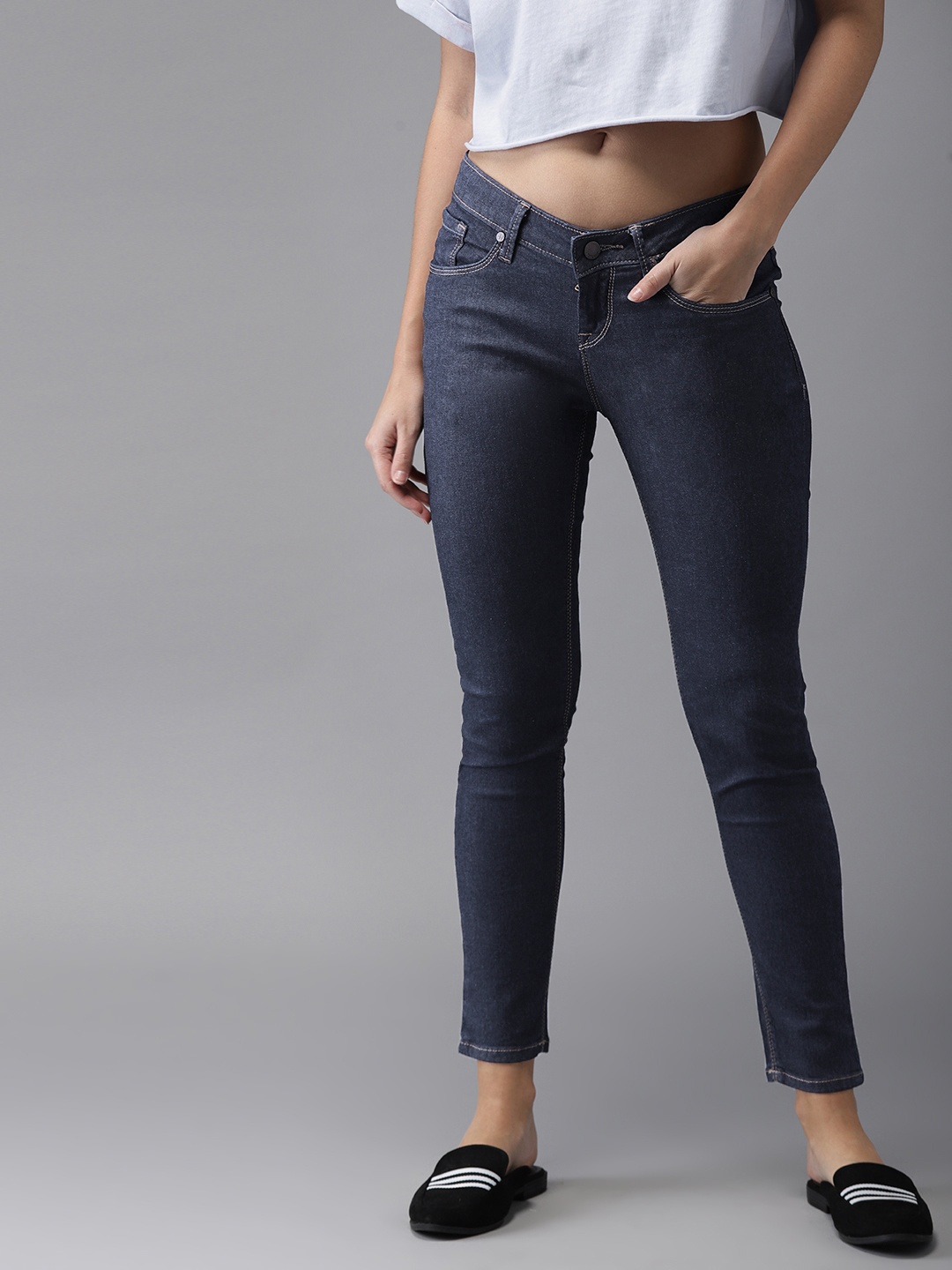 

HERE&NOW Women Navy Blue Ankle Skinny Fit Mid-Rise Clean Look Stretchable Cropped Jeans