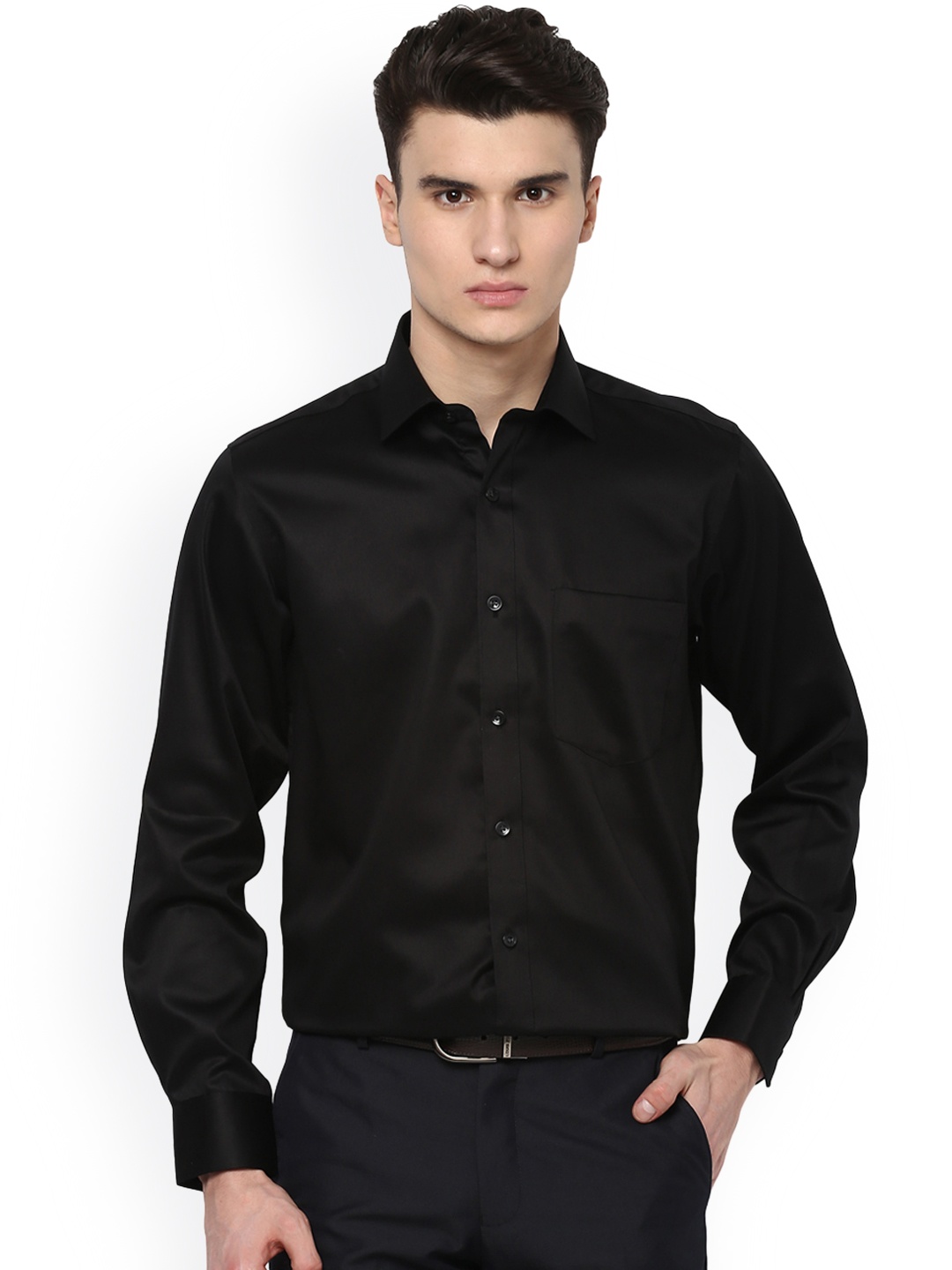 

Van Heusen Men Black Contemporary Regular Fit Solid Formal Shirt