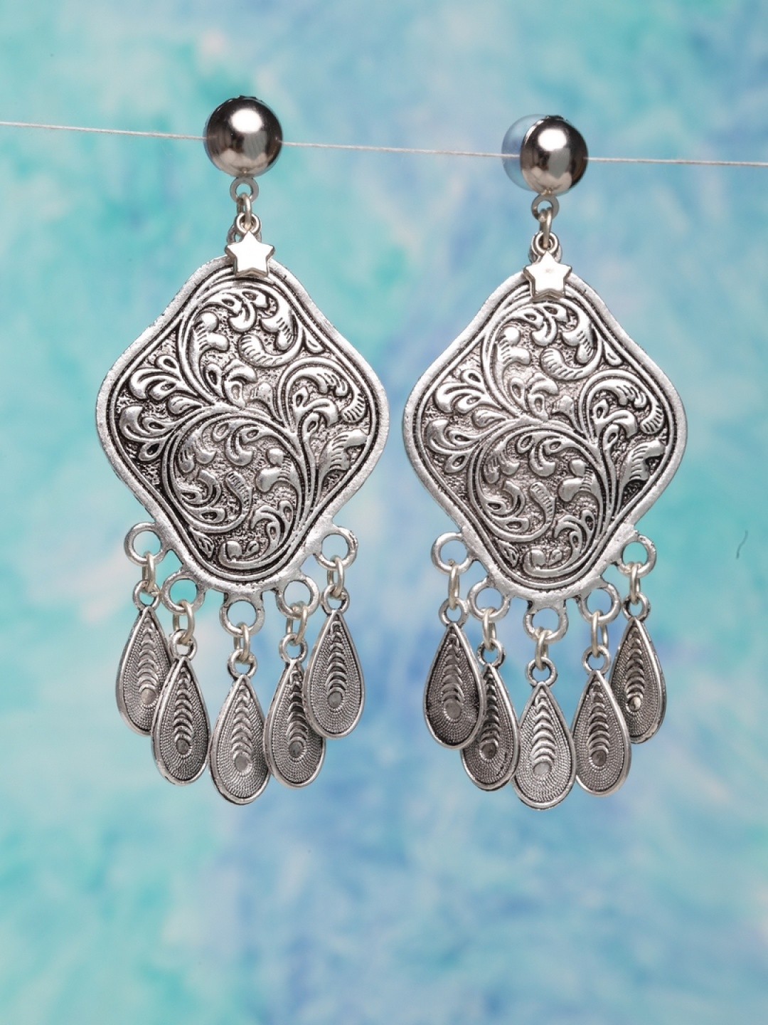 

Moedbuille Silver-Toned Teardrop Shaped Drop Earrings