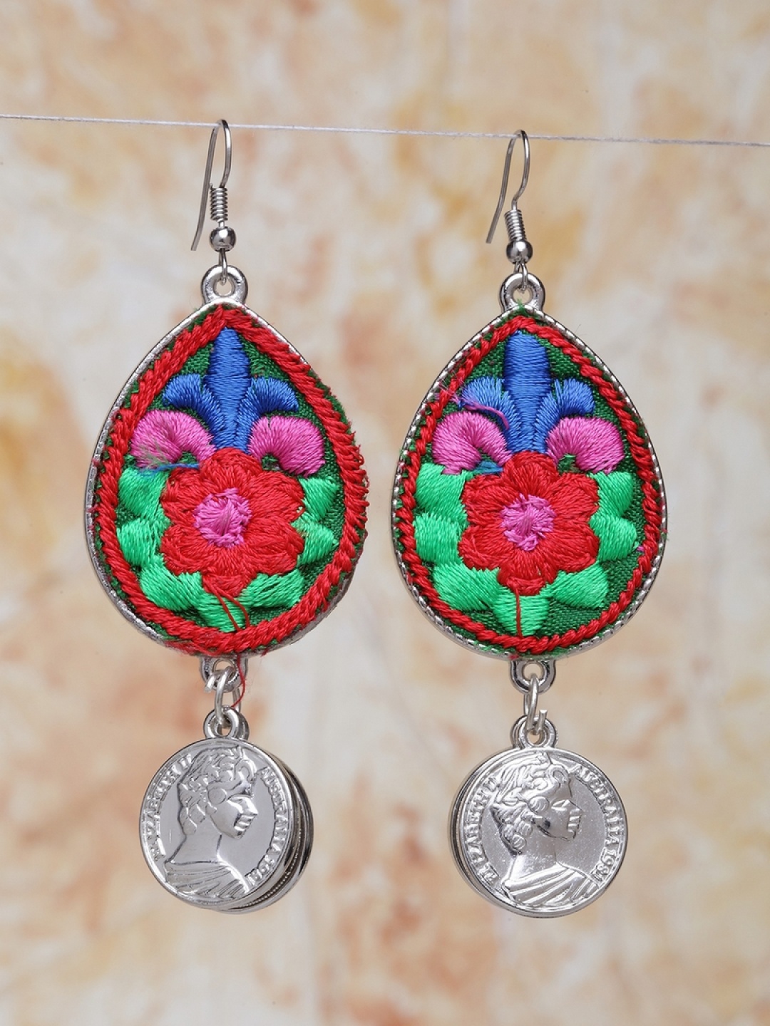 

Moedbuille Silver-Toned & Red Teardrop Shaped Drop Earrings