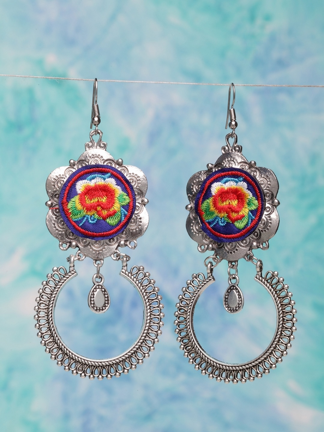 Moedbuille Silver-Toned & Blue Floral Chandbalis
