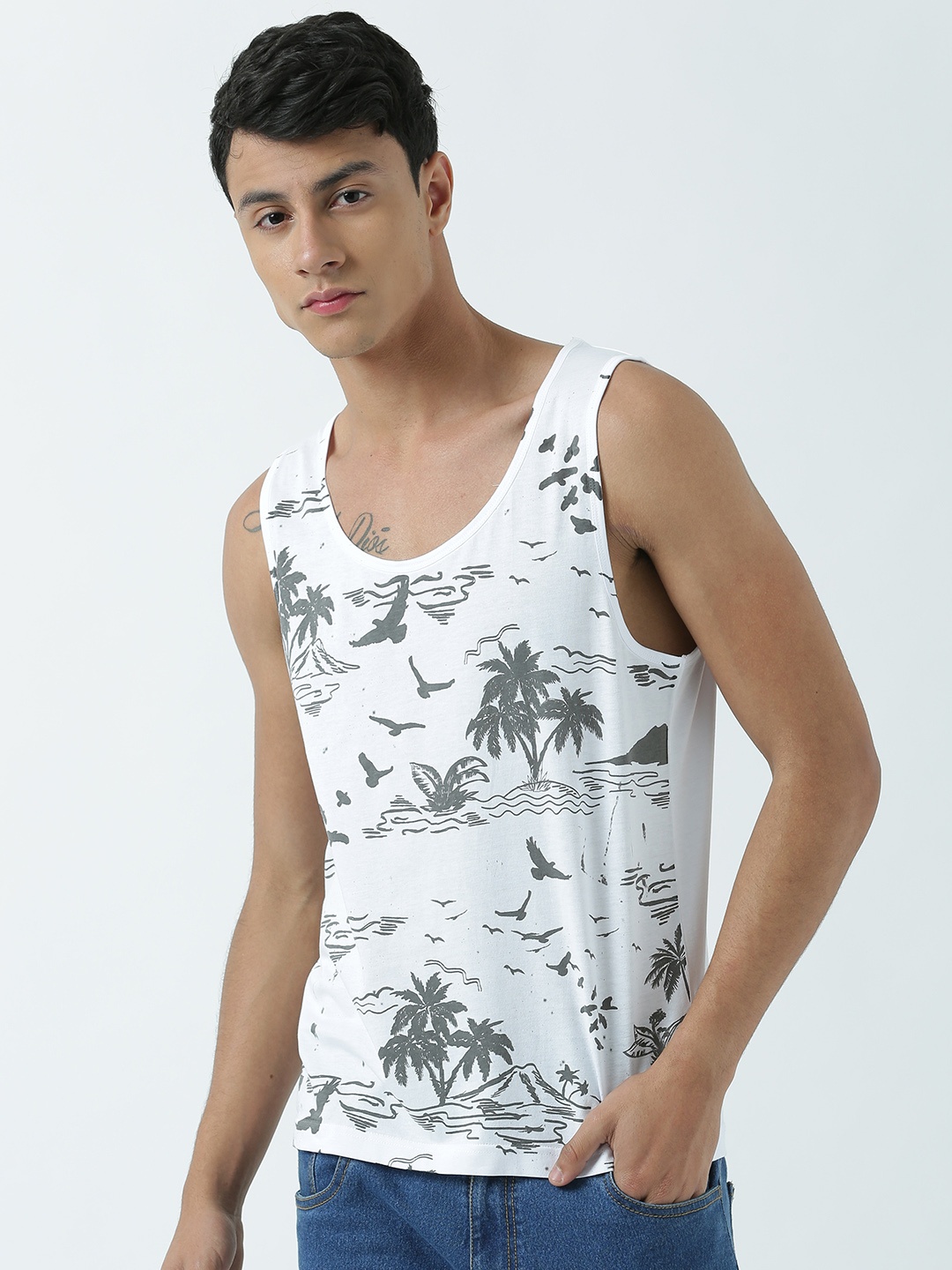 

Huetrap Men White Printed Scoop Neck T-shirt