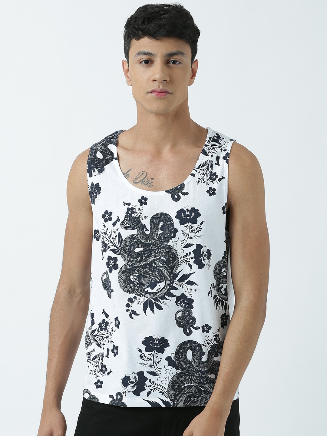 

Huetrap Men White Printed Scoop Neck T-shirt