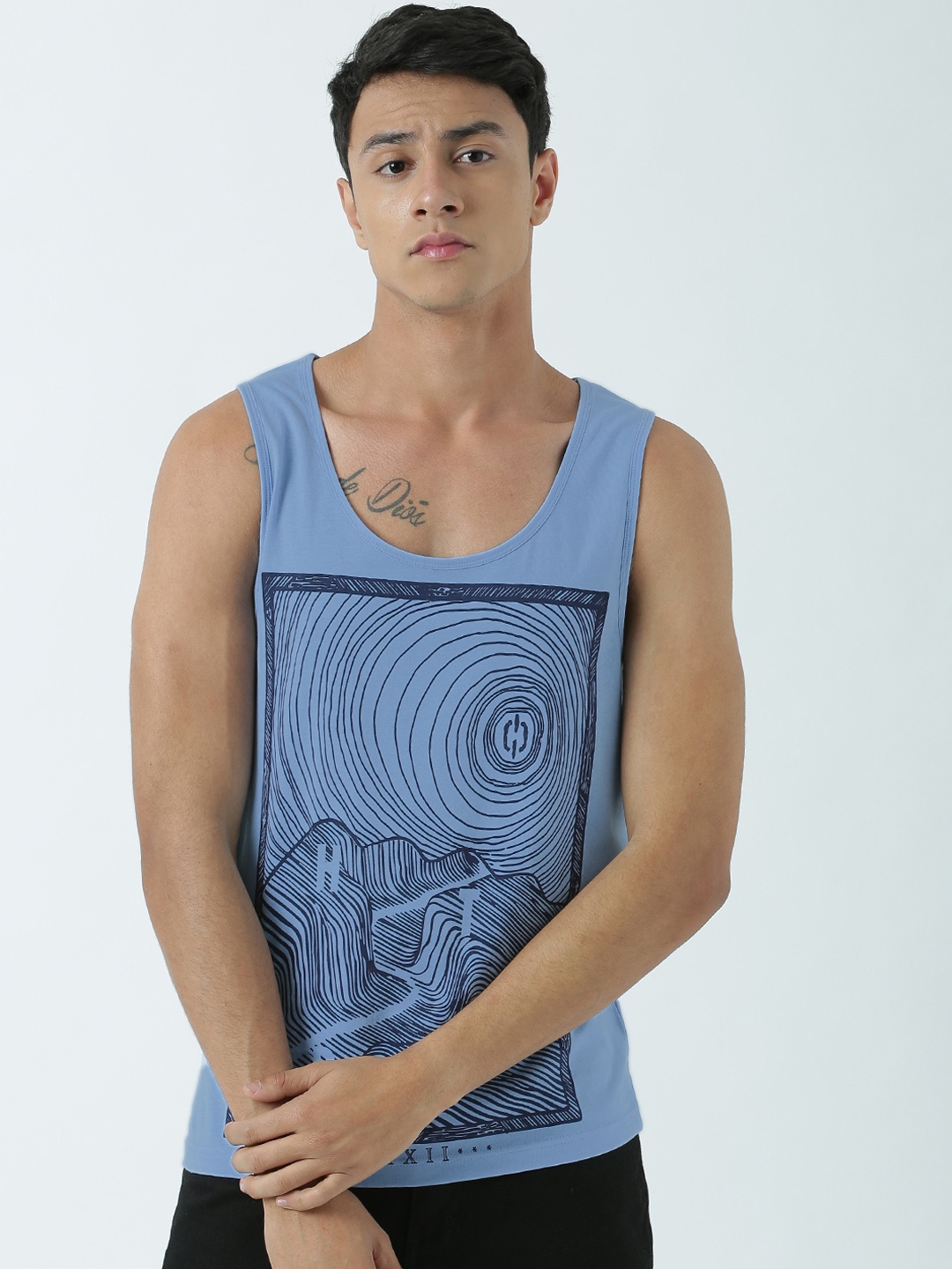 

Huetrap Men Blue Printed Scoop Neck T-shirt