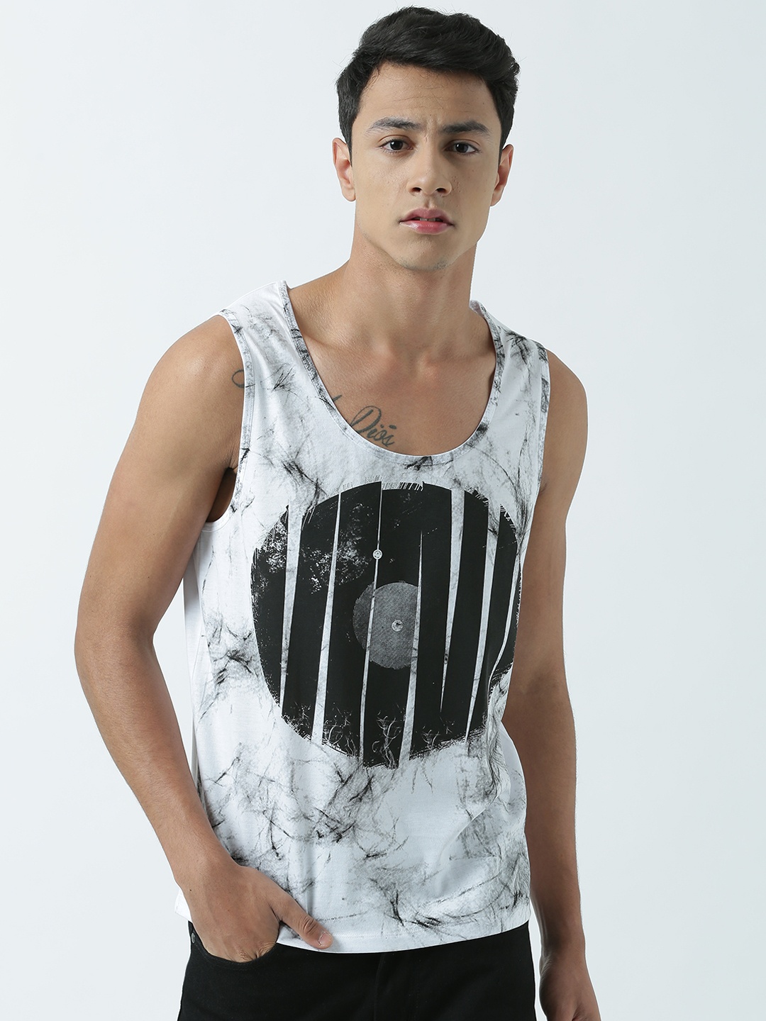 

Huetrap Men White Printed Scoop Neck T-shirt