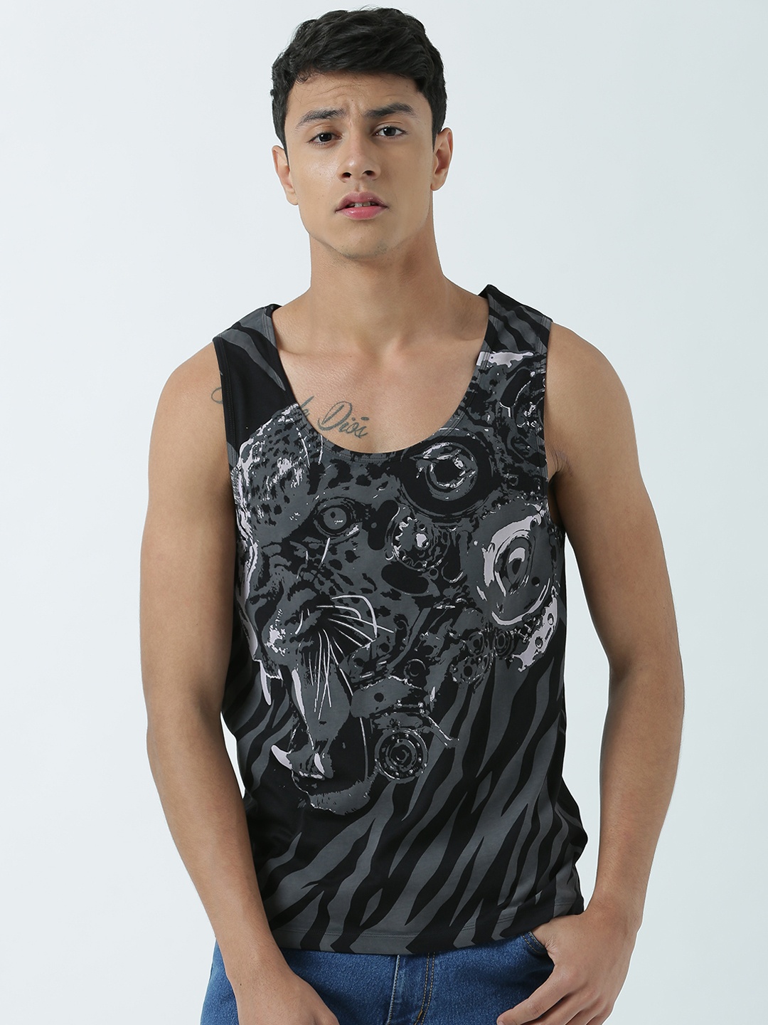 

Huetrap Men Black Printed Scoop Neck T-shirt