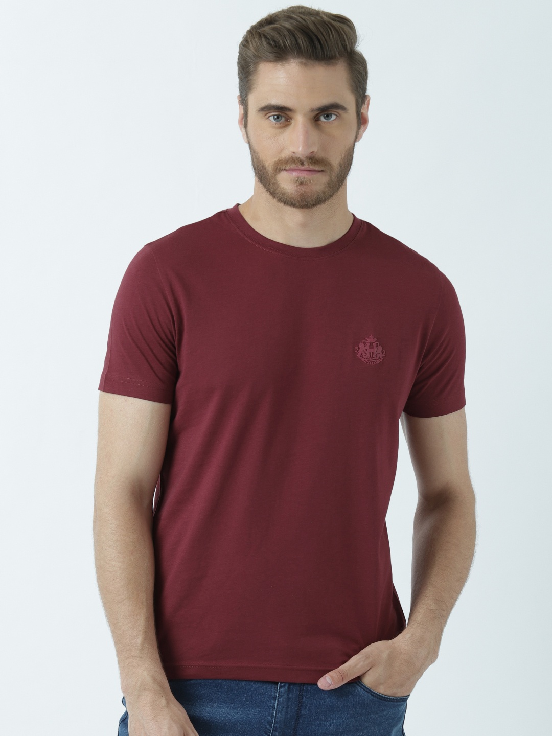 

Huetrap Men Burgundy Solid Round Neck T-shirt