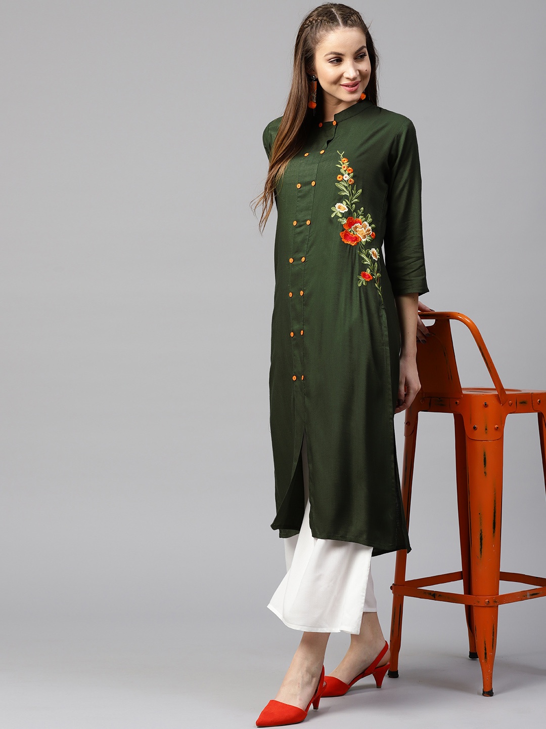 

Yufta Women Green Solid Straight Kurta
