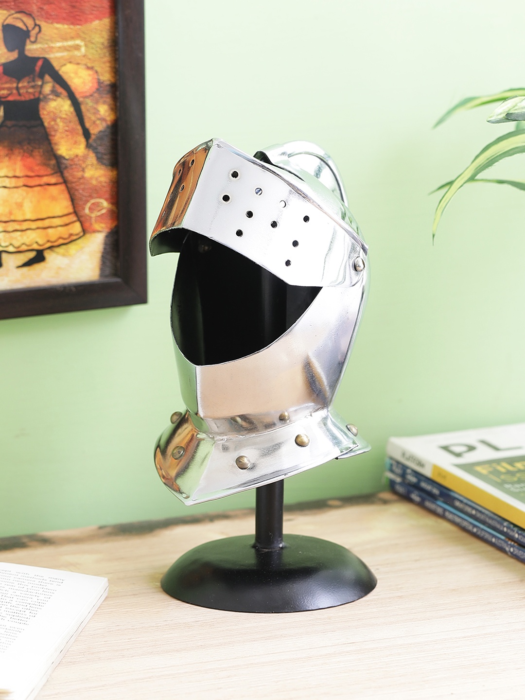 

Home Sparkle Silver & Black Warrior Helmet Showpiece