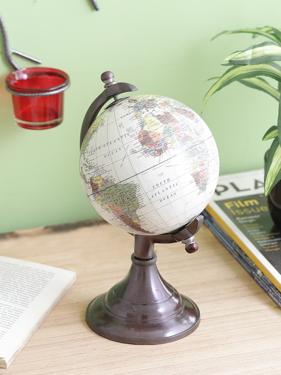 

Home Sparkle Brown & White Globe Shaped Showpiece