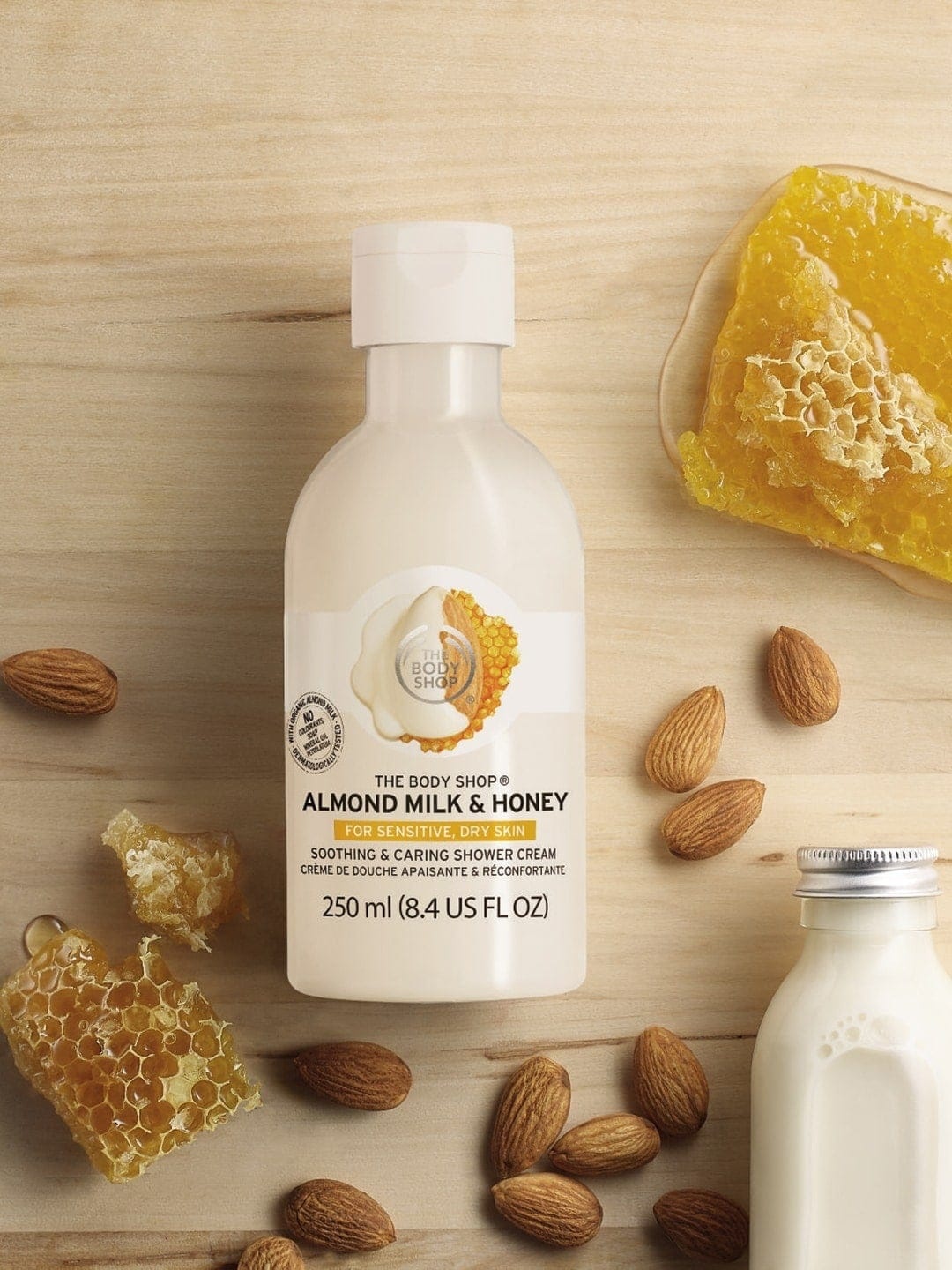 

THE BODY SHOP Soothing & Caring Sustainable Shower Cream - Almond Milk & Honey 250 ml, White