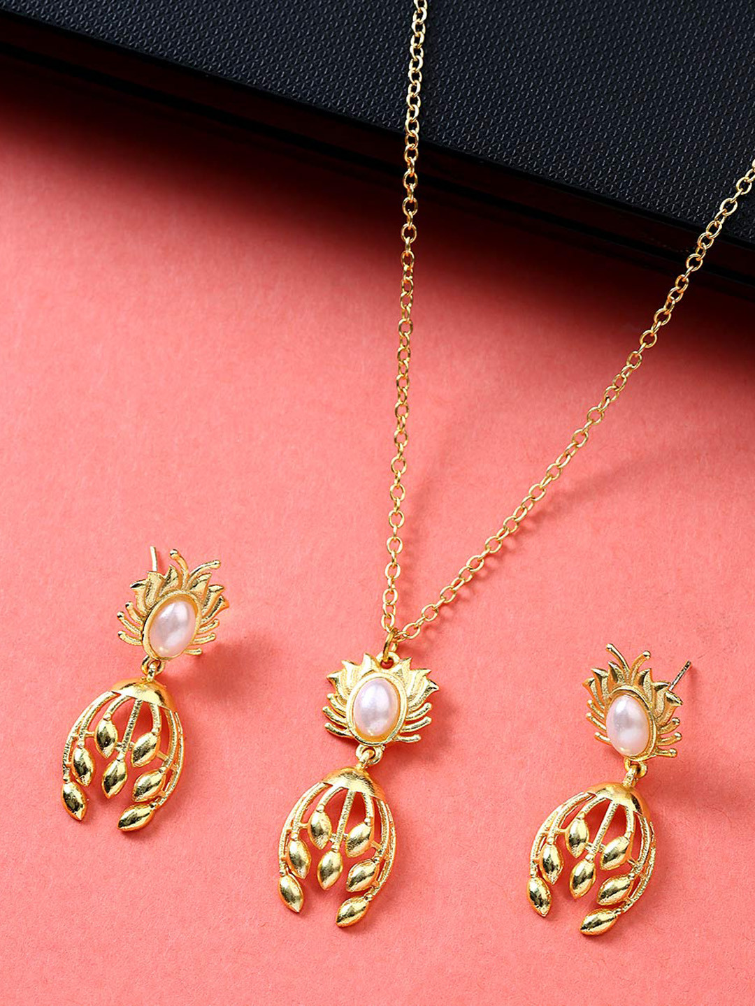 

Voylla Gold-Toned Beaded Jewellery Set