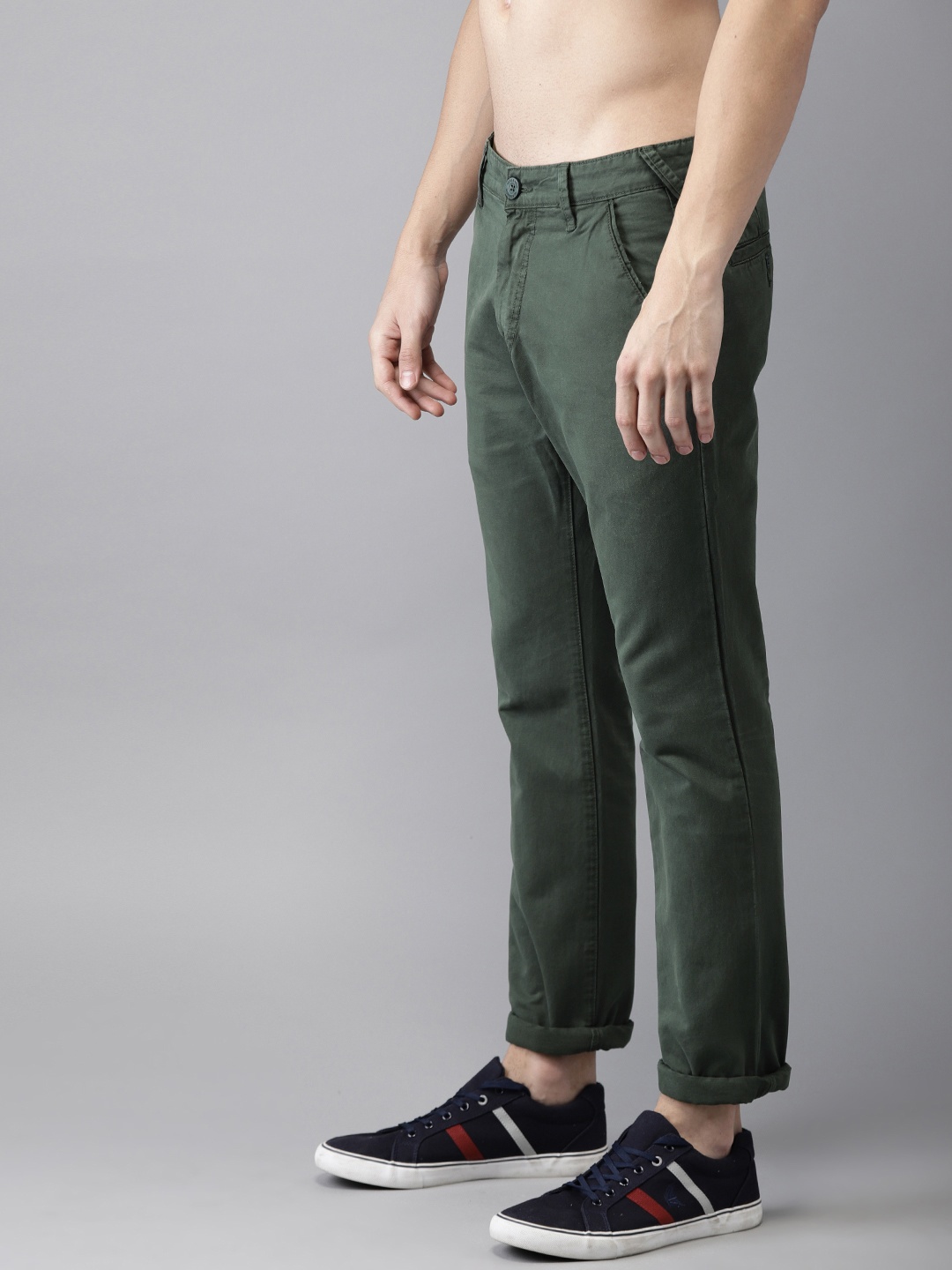 

HERE&NOW Men Green Slim Fit Solid Chinos
