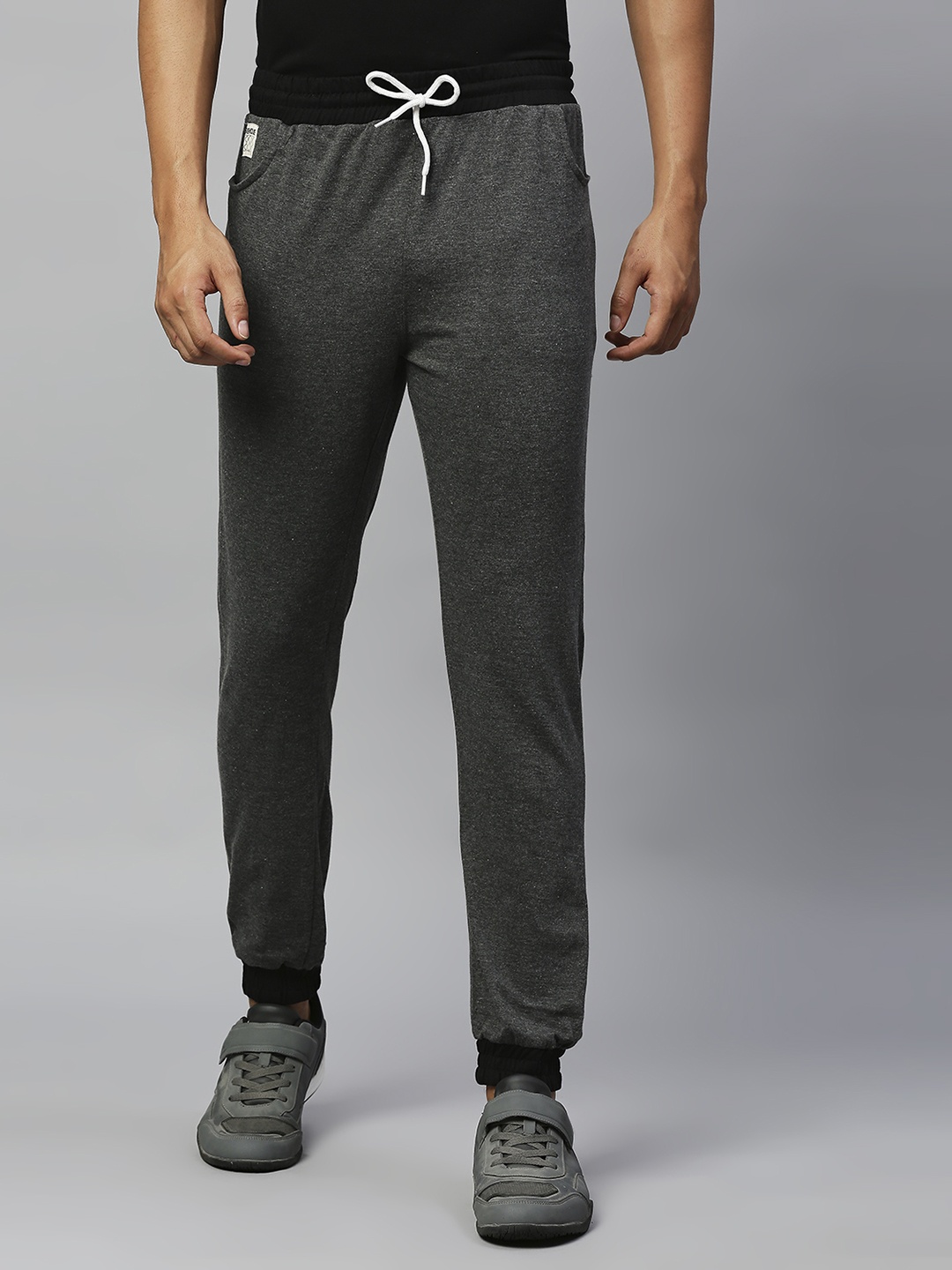 

Hubberholme Men Charcoal Grey Solid Slim Fit Joggers