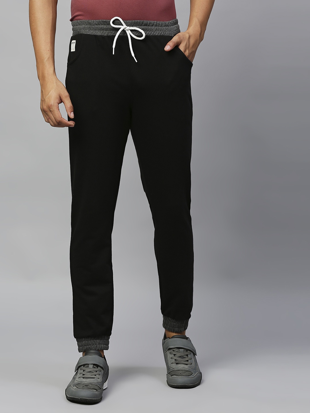 

Hubberholme Men Black Solid Joggers