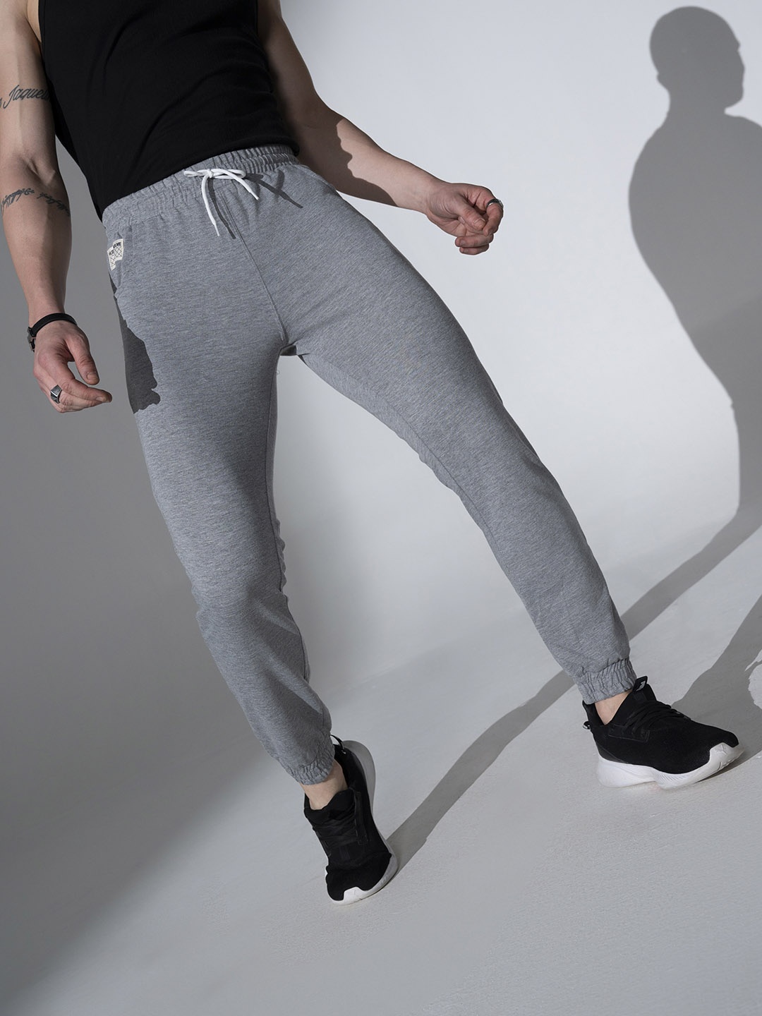 

Hubberholme Men Grey Melange Solid Slim Fit Joggers