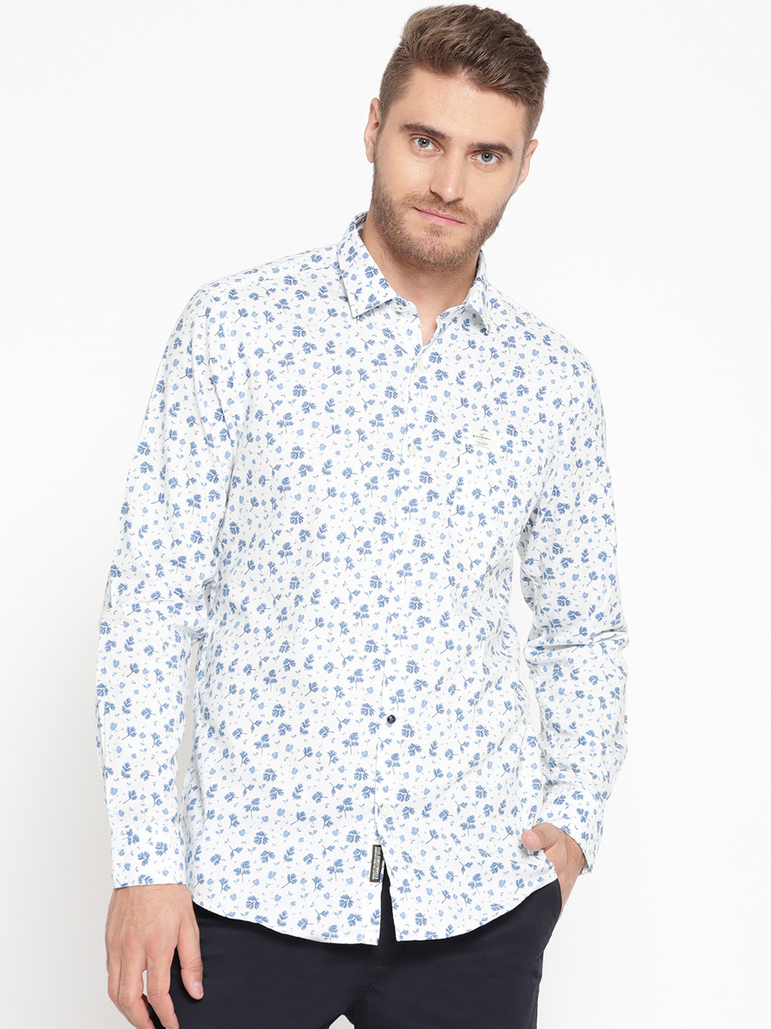 

Blackberrys Men White & Blue Slim Fit Printed Casual Shirt