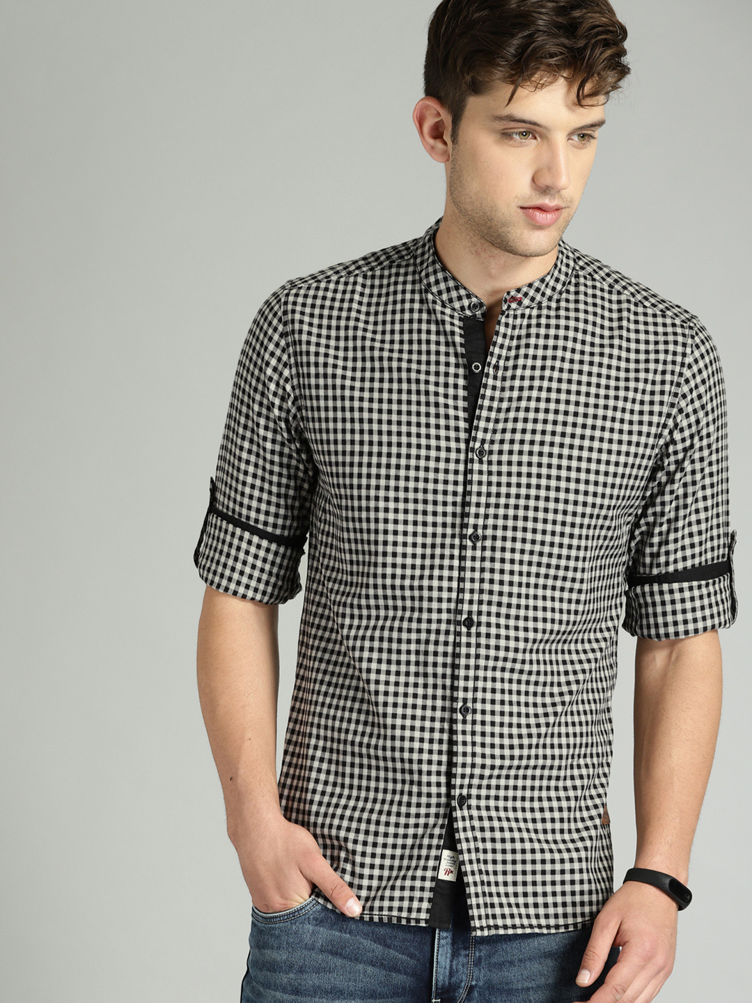 

Roadster Men Black & Grey Regular Fit Checked Casual Shirt