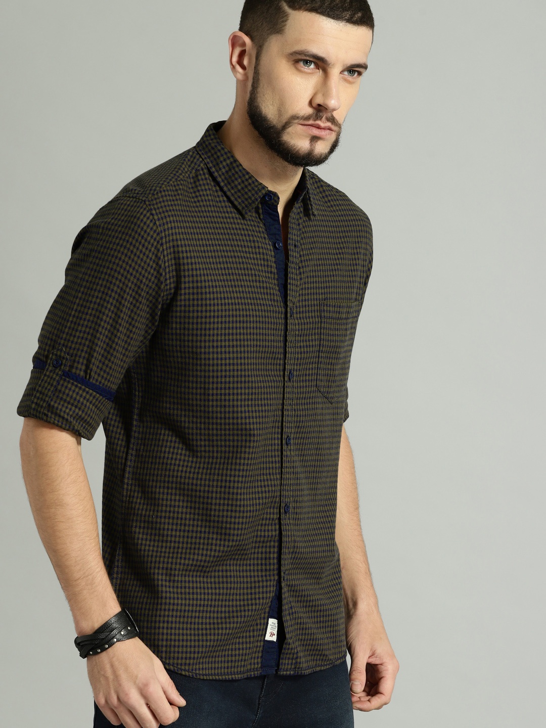 

Roadster Men Olive Green & Navy Regular Fit Checked Casual Shirt