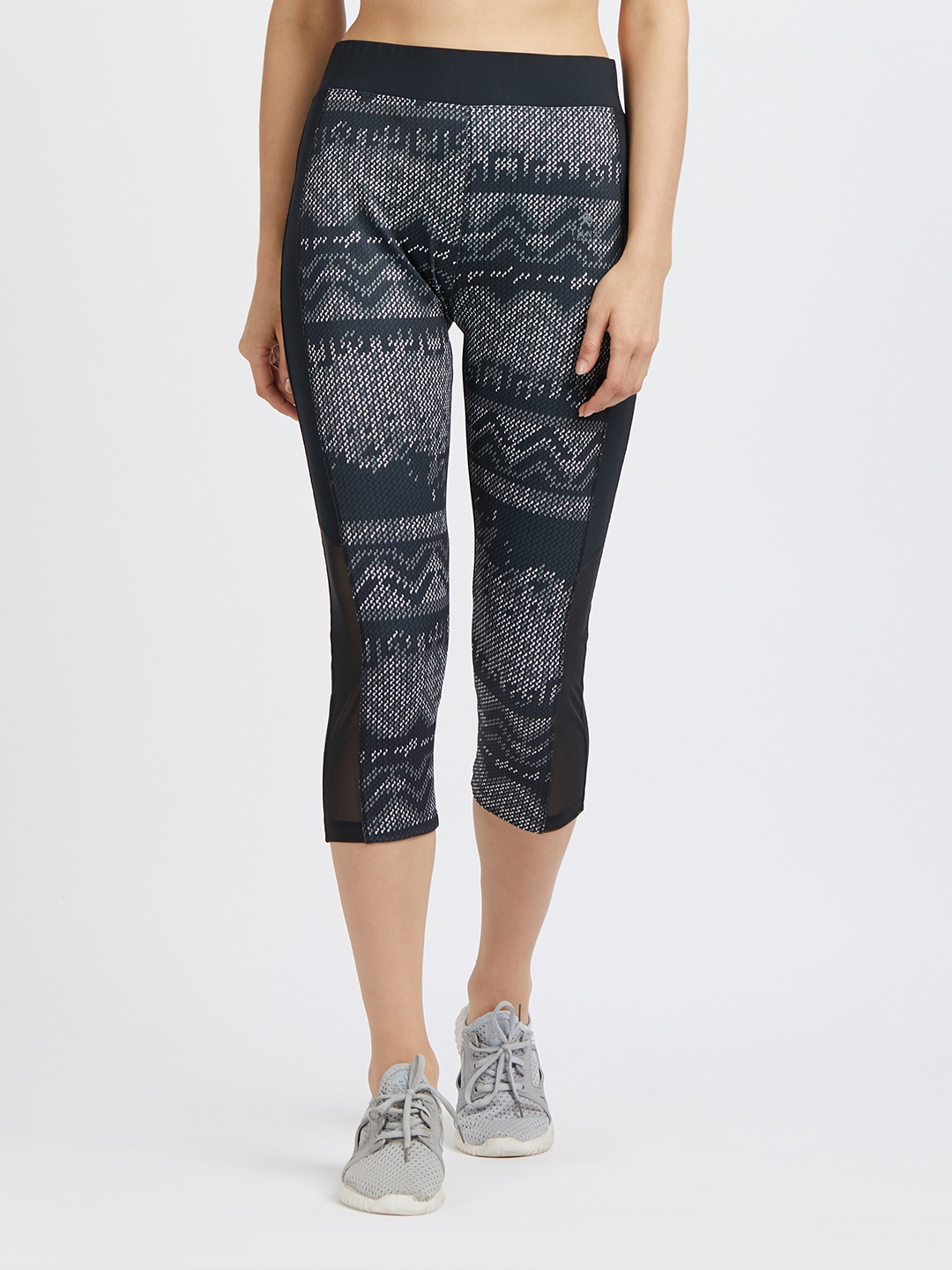 

Tuna London Women Black Printed Capris