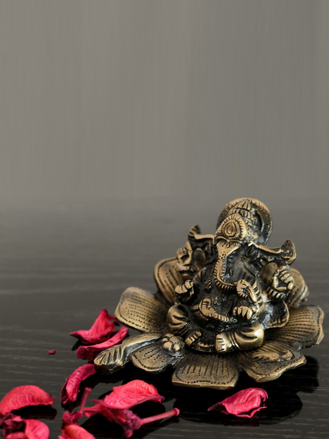

eCraftIndia Metal Lord Ganesha on Flower Showpiece, Metallic