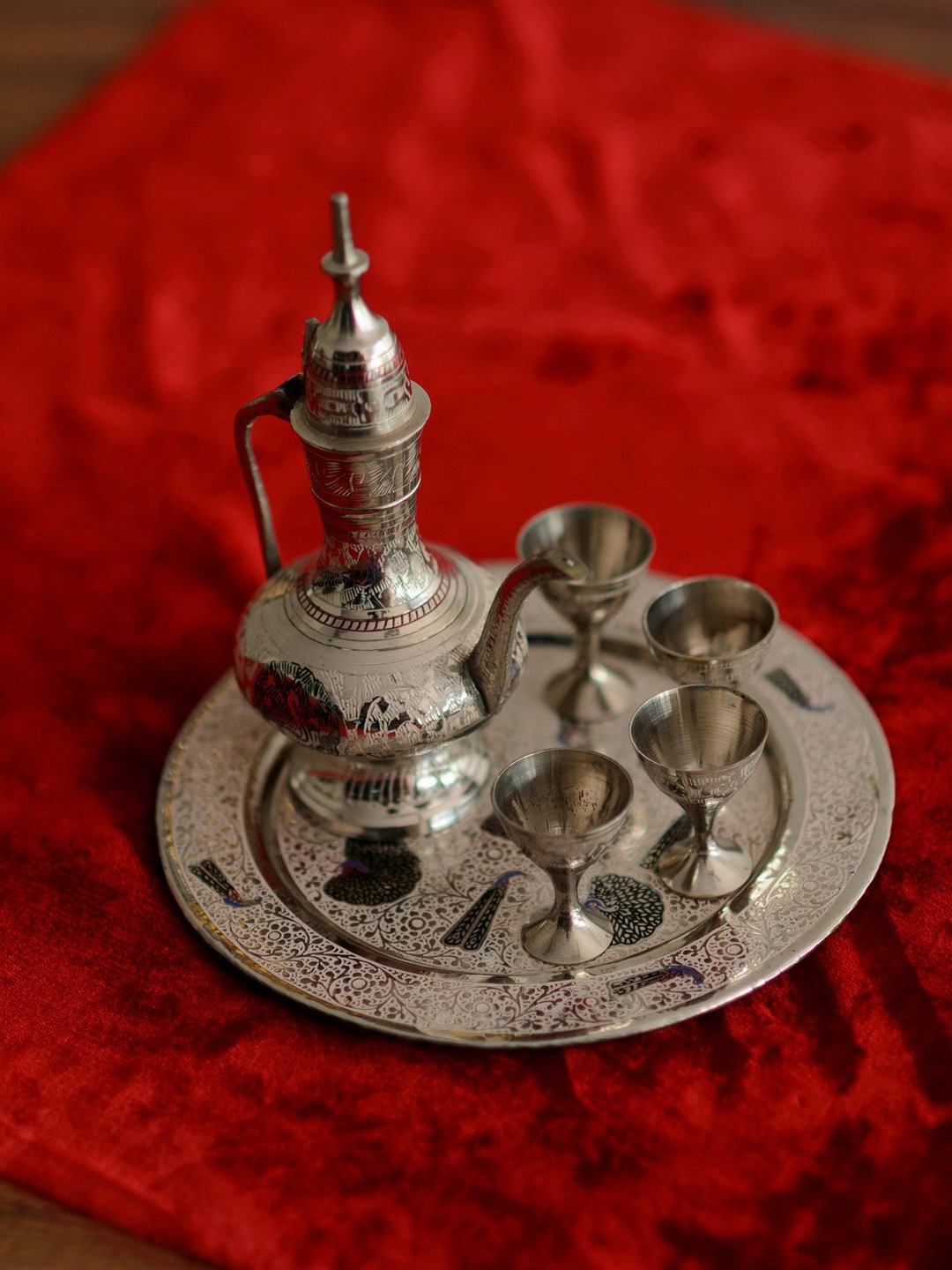 

eCraftIndia Silver-Toned & Brown Handcrafted Brass Antique Wine Glass and Surai Set