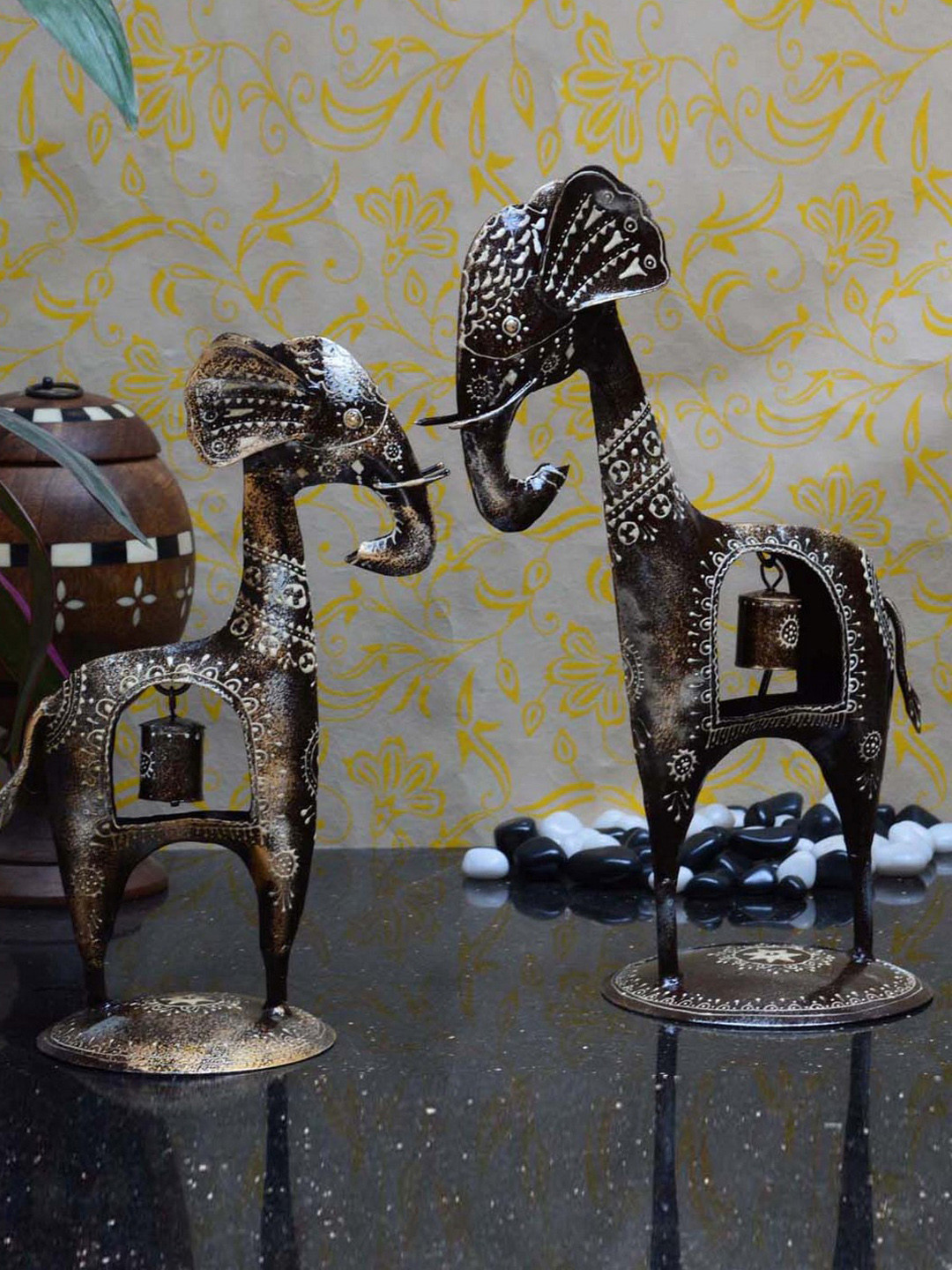 

eCraftIndia Brown & Silver-Toned Metal Decorative Giraffe Couple Showpiece