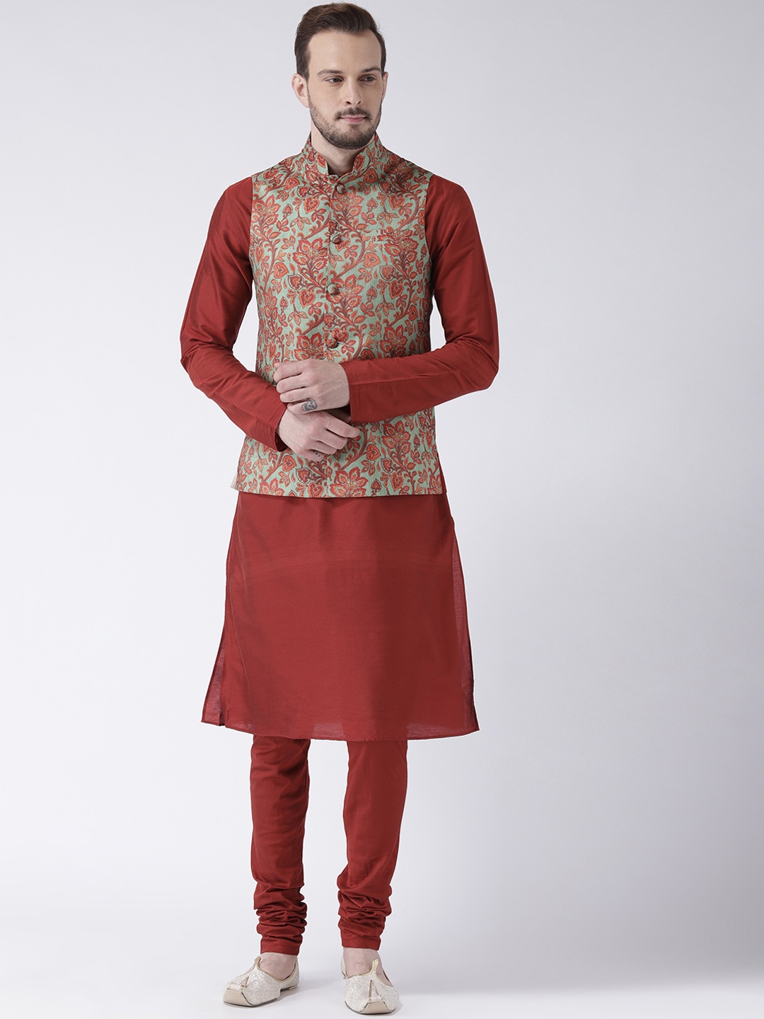 

KISAH Men Maroon & Green Solid Kurta with Churidar & Nehru Jacket