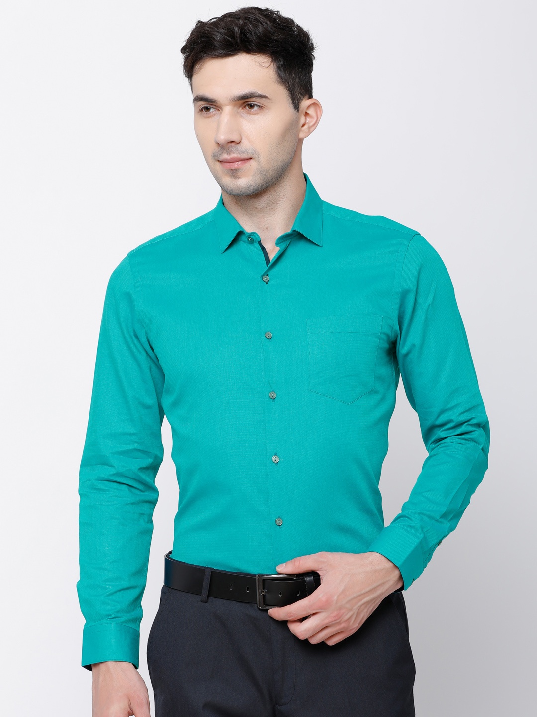 

Black coffee Men Sea Green Slim Fit Solid Formal Shirt