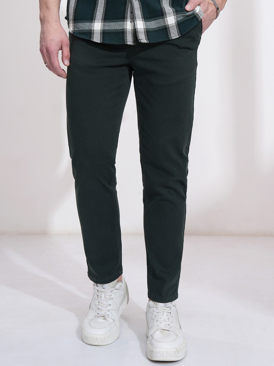 

HIGHLANDER Men Green Tapered Fit Solid Regular Trousers