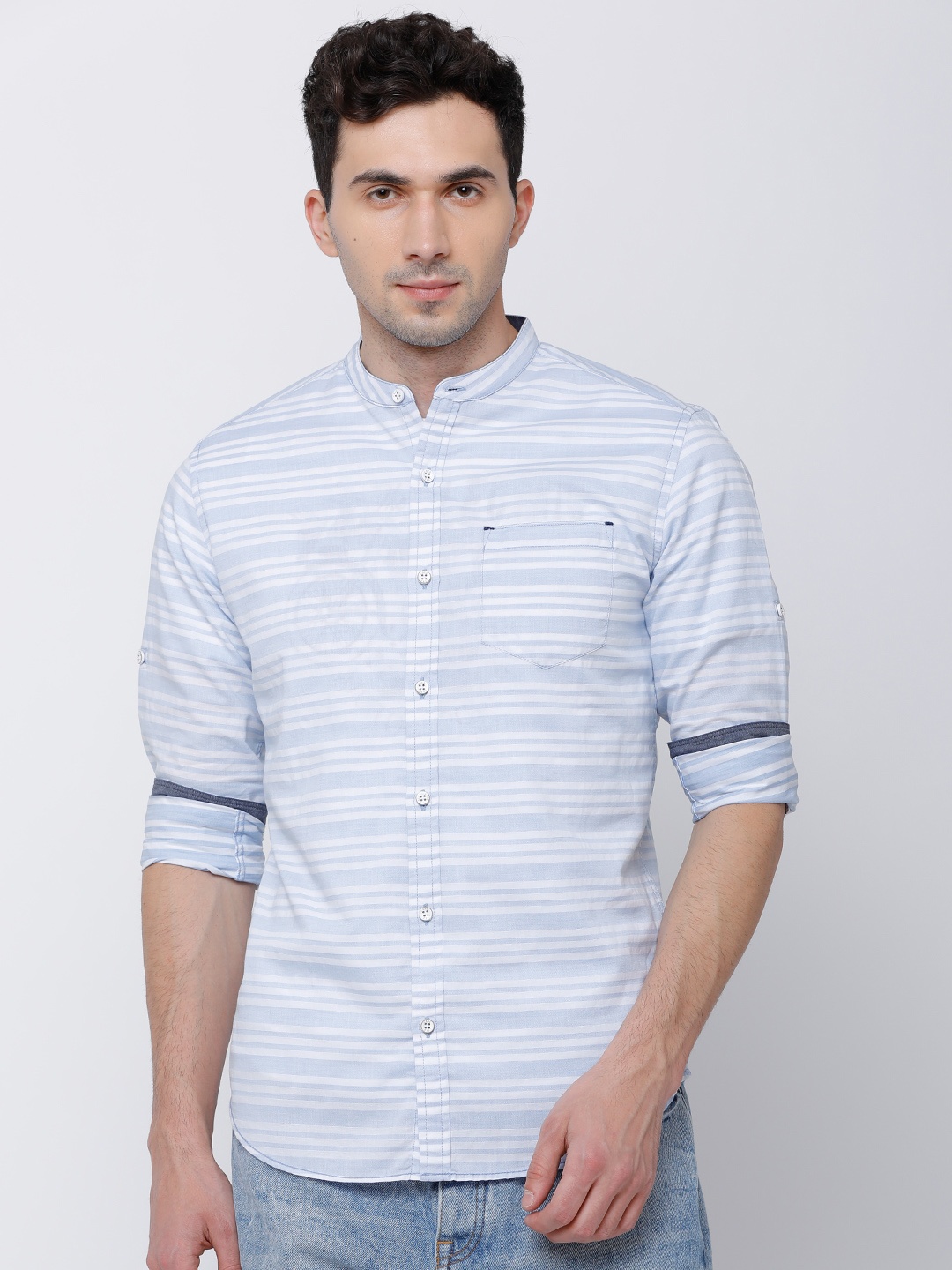 

LOCOMOTIVE Men White & Blue Slim Fit Striped Casual Shirt