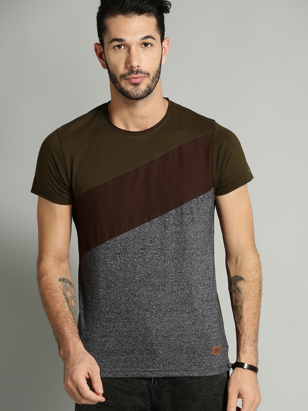 

Roadster Men Olive Green & Charcoal Grey Colourblocked Round Neck T-shirt