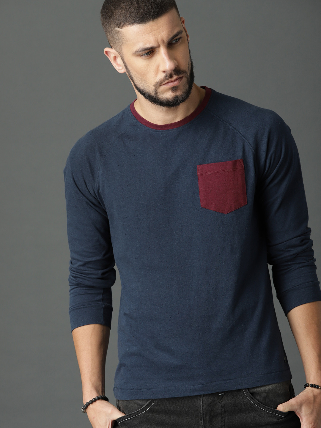 

Roadster Men Navy Blue Solid Round Neck Pure Cotton T-shirt